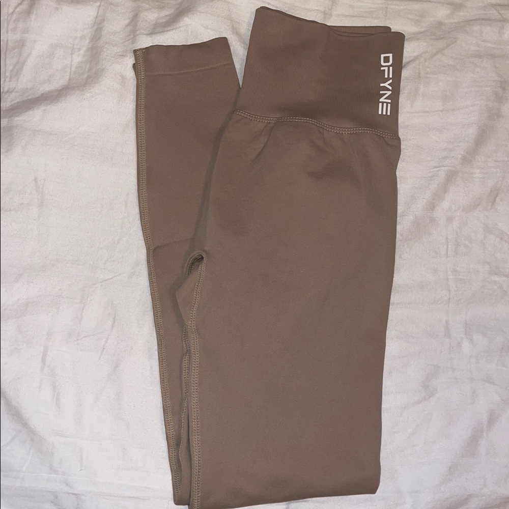 DFYNE Dynamic Women's Leggings (S)
This item has been sold on another platform.